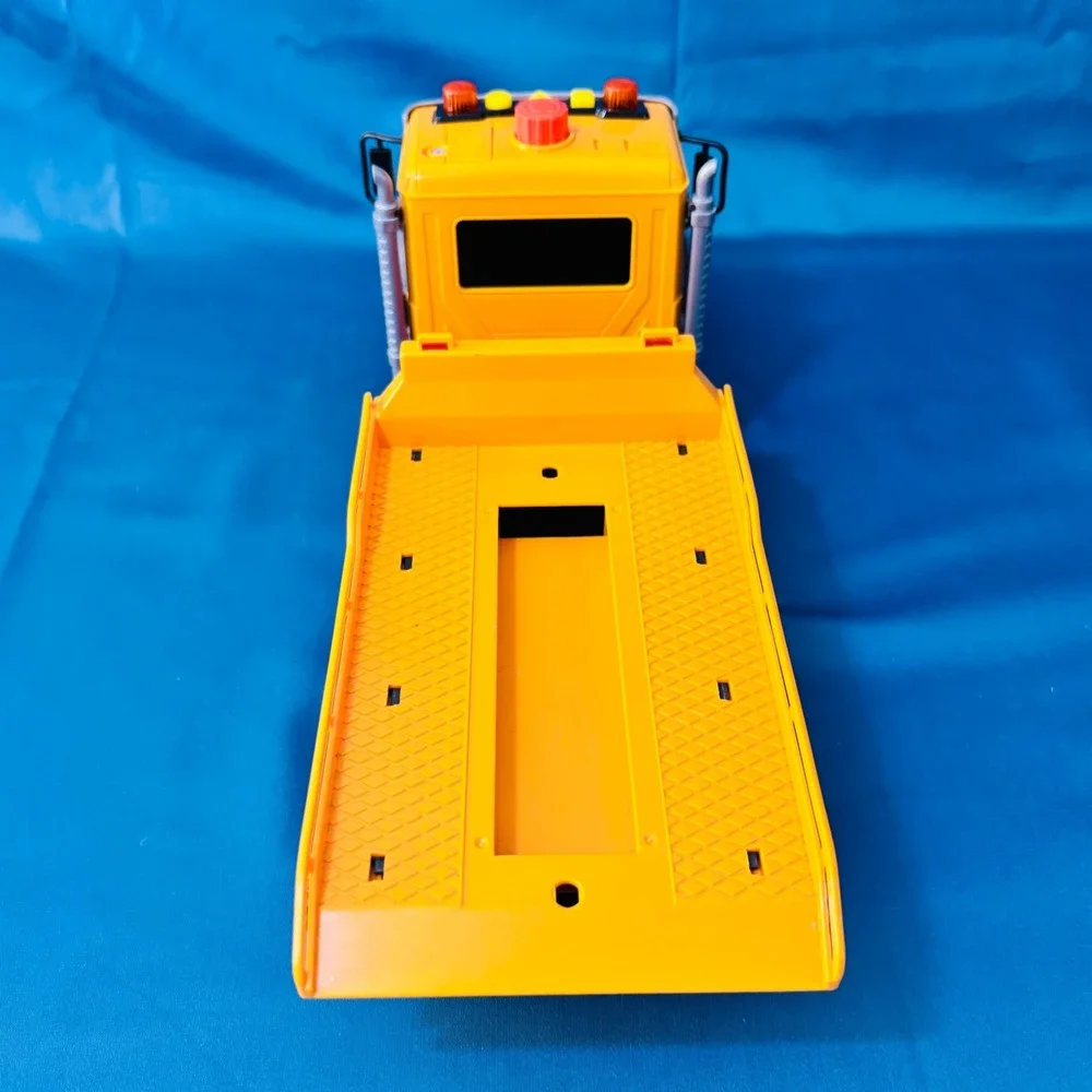 Large Toy Recovery Tow Truck Flatbed 6-Wheel Vehicle Lights Untested
